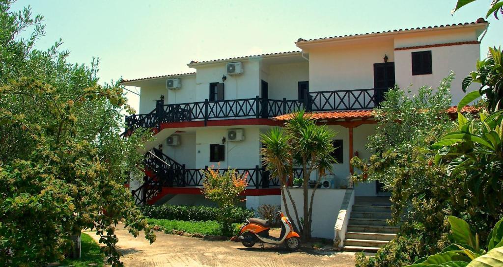 Apartments Karpetis A Green Paradise Psakoudia Exterior photo
